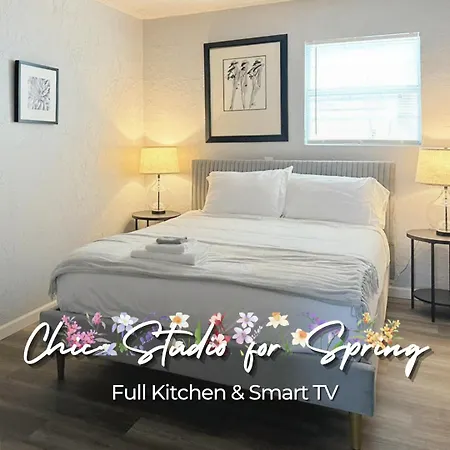 Chic Studio For Spring Full Kitchen #32B